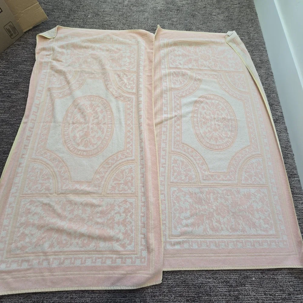 2 Vintage Pink‎ White Floral Bath Towels Stevens Utica MCM 70s Medallion Retro